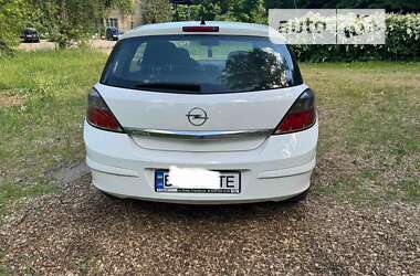 Хэтчбек Opel Astra 2014 в Львове