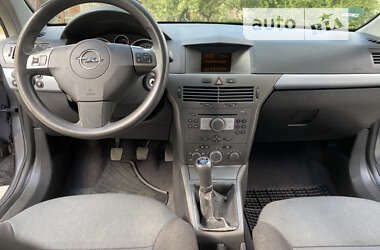 Хэтчбек Opel Astra 2004 в Ирпене