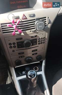 Хэтчбек Opel Astra 2007 в Долине