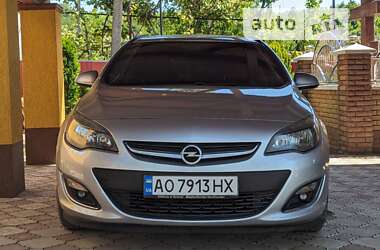 Универсал Opel Astra 2012 в Иршаве