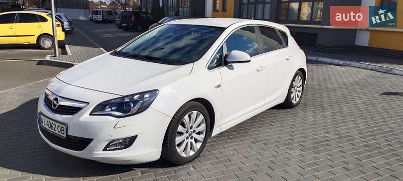 Хэтчбек Opel Astra 2010 в 