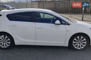 Хэтчбек Opel Astra 2010 в 