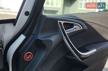 Хэтчбек Opel Astra 2010 в 