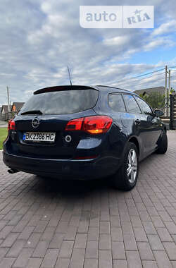 Универсал Opel Astra 2011 в Сарнах