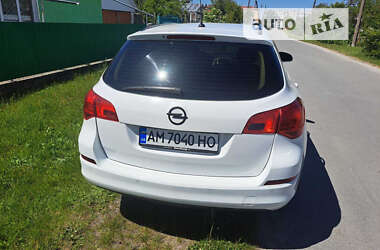 Універсал Opel Astra 2012 в Звягелі