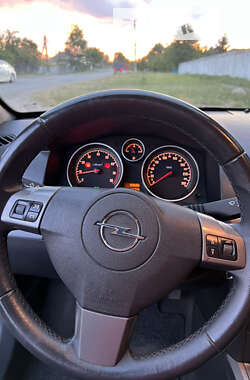 Универсал Opel Astra 2007 в Валках