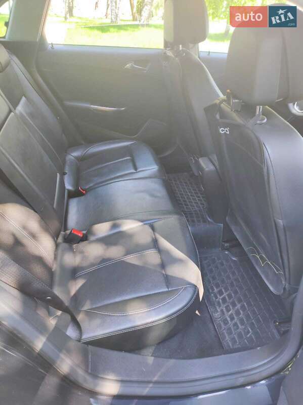 Универсал Opel Astra 2011 в Житомире