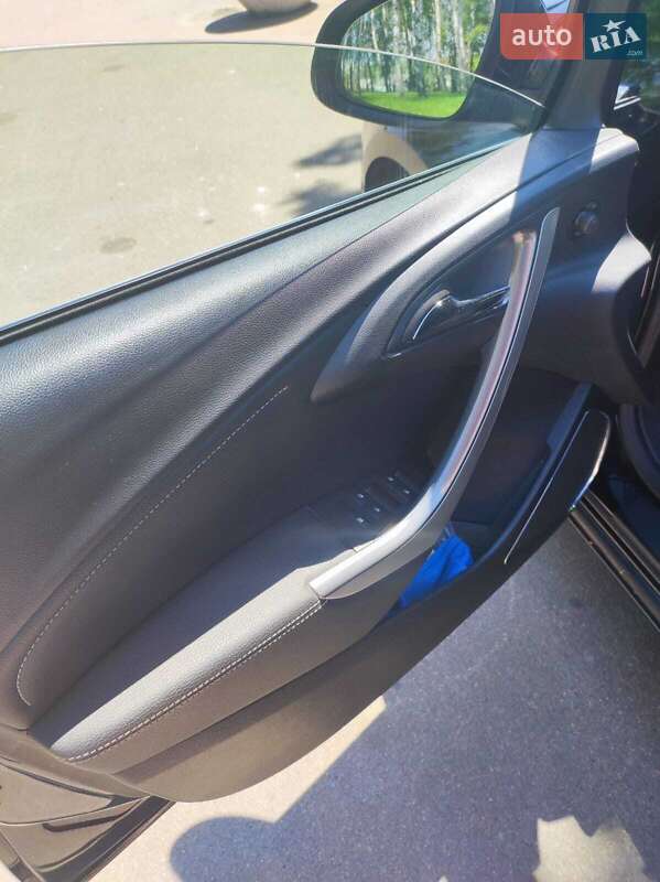 Универсал Opel Astra 2011 в Житомире