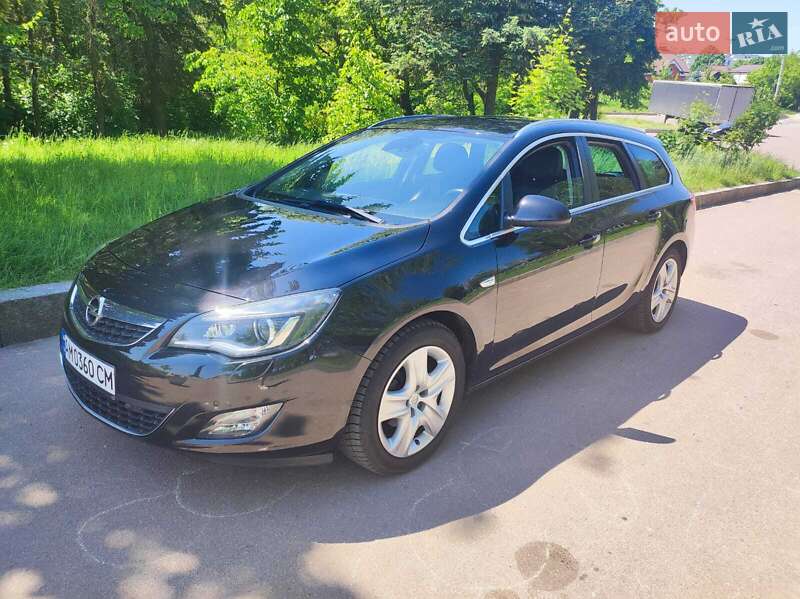 Универсал Opel Astra 2011 в Житомире