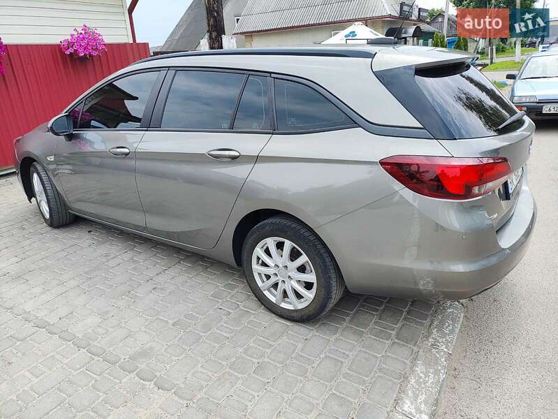 Універсал Opel Astra 2017 в Рокитному