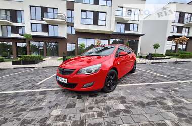 Універсал Opel Astra 2011 в Ужгороді