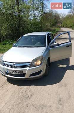 Хэтчбек Opel Astra 2009 в 