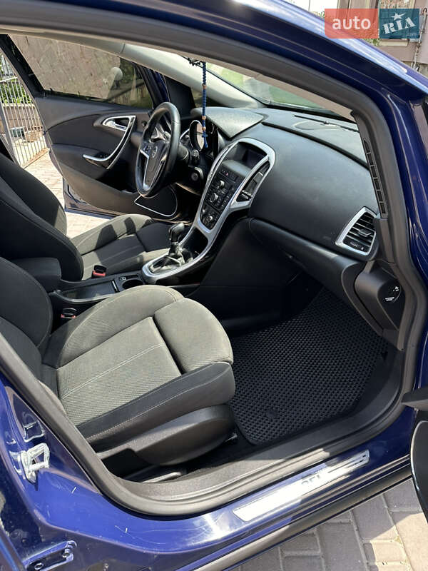 Универсал Opel Astra 2011 в Бучаче