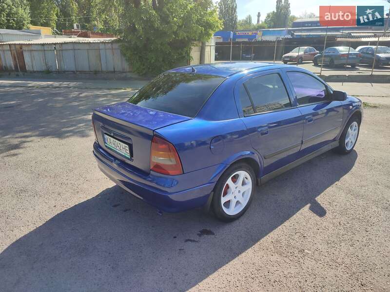 Седан Opel Astra 2004 в Запорожье