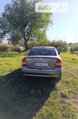 Седан Opel Astra 2006 в Благовещенском