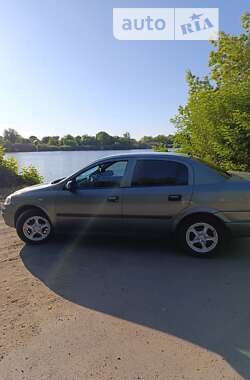 Седан Opel Astra 2006 в Благовещенском