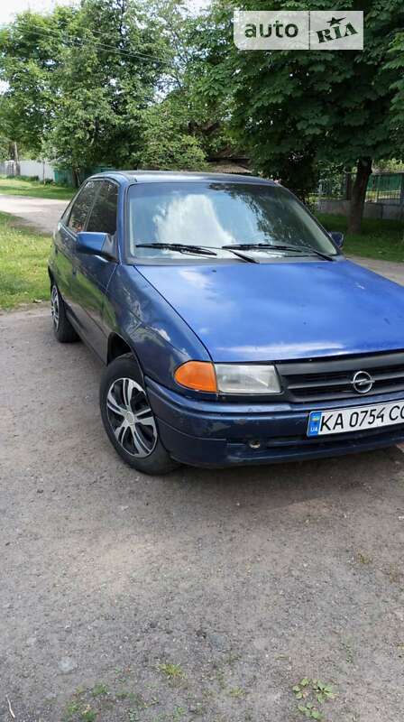 Хэтчбек Opel Astra 1995 в Прилуках