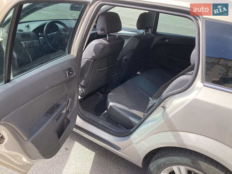 Универсал Opel Astra 2009 в Вишневом