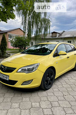 Универсал Opel Astra 2011 в Тростянце