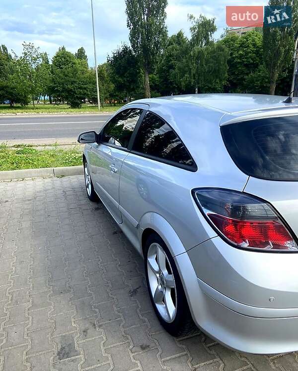 Купе Opel Astra 2005 в Киеве