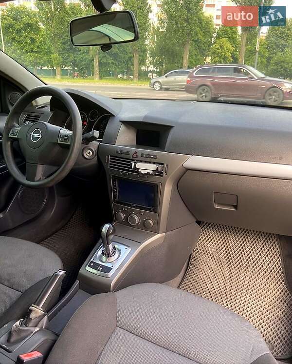 Купе Opel Astra 2005 в Киеве