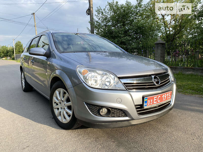 Універсал Opel Astra 2008 в Луцьку