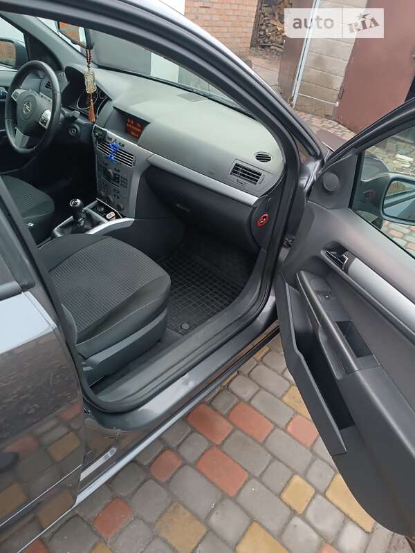 Универсал Opel Astra 2009 в Краснограде