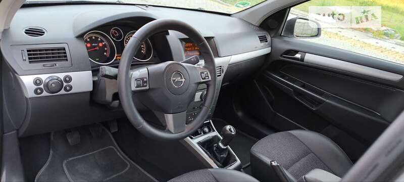 Универсал Opel Astra 2006 в Мукачево