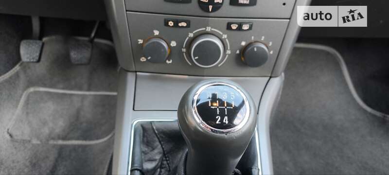 Универсал Opel Astra 2006 в Мукачево