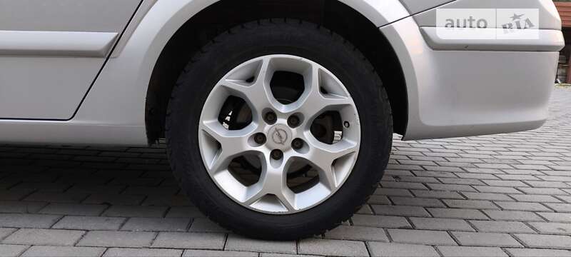 Универсал Opel Astra 2006 в Мукачево