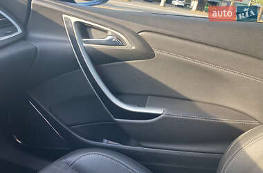Хэтчбек Opel Astra 2013 в 