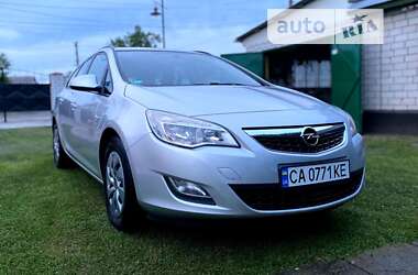 Универсал Opel Astra 2012 в Каменке