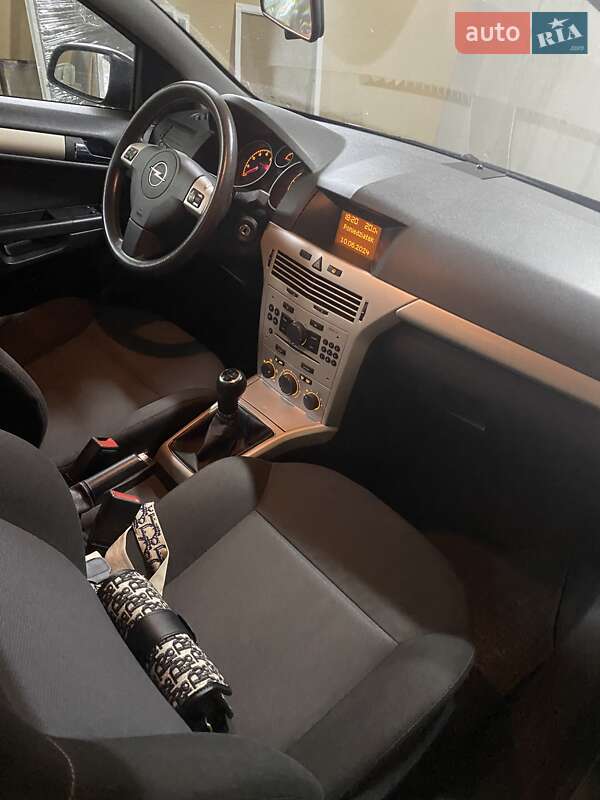Хэтчбек Opel Astra 2008 в Рахове фото 2 Хэтчбек Opel Astra 2008 в Рахове
