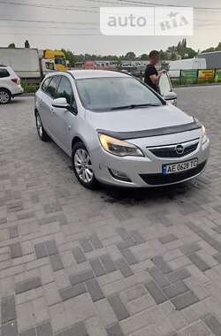 Універсал Opel Astra 2012 в Дніпрі