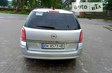 Универсал Opel Astra 2006 в Шаргороде