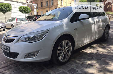 Универсал Opel Astra 2011 в Львове