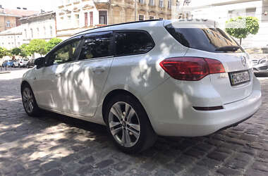 Универсал Opel Astra 2011 в Львове