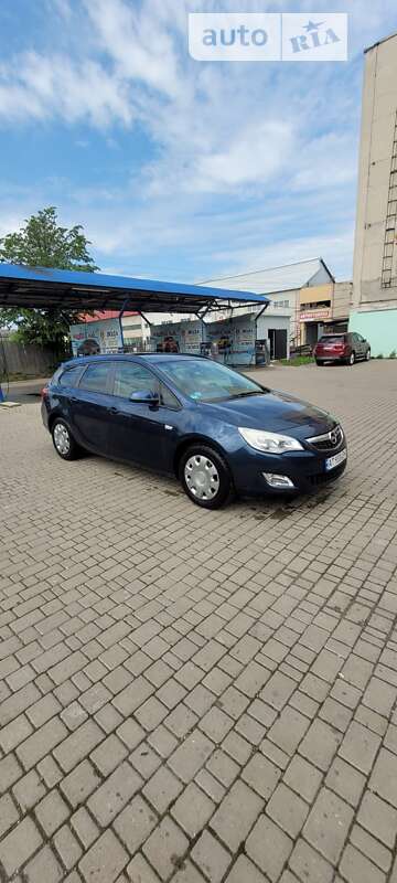 Универсал Opel Astra 2012 в Долине