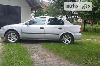 Седан Opel Astra 2002 в Рокитному