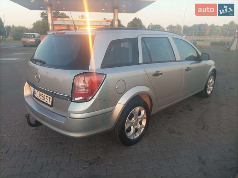 Універсал Opel Astra 2010 в Лукові