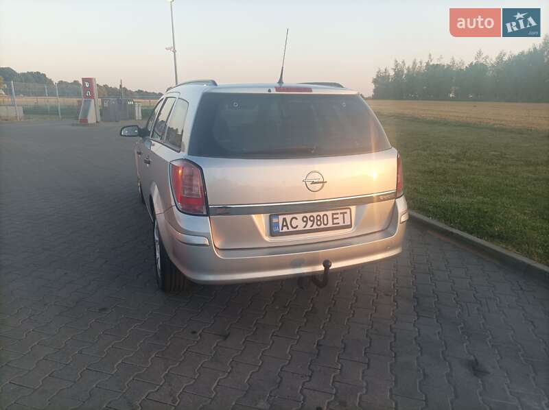 Універсал Opel Astra 2010 в Лукові