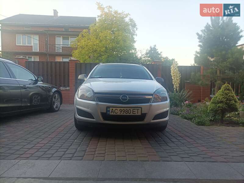 Універсал Opel Astra 2010 в Лукові