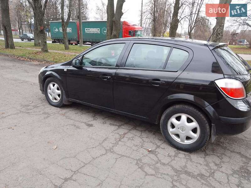 Хэтчбек Opel Astra 2005 в Полтаве