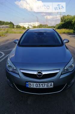 Универсал Opel Astra 2011 в Полтаве