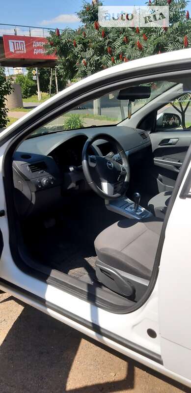 Хетчбек Opel Astra 2013 в Черкасах