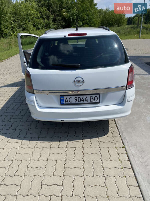 Универсал Opel Astra 2009 в Стрые