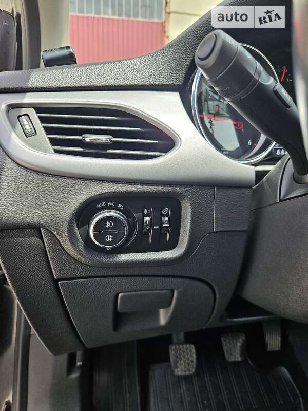 Универсал Opel Astra 2017 в Черновцах