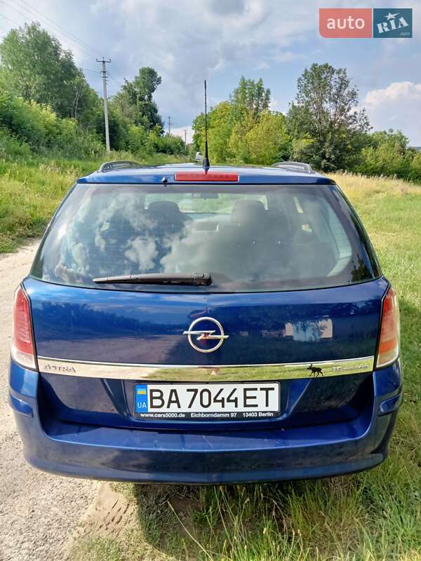 Универсал Opel Astra 2006 в Новомиргороде