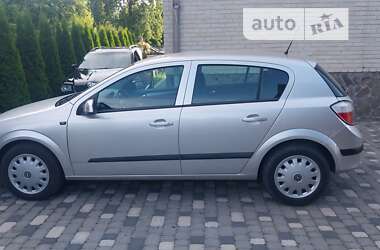 Хэтчбек Opel Astra 2005 в Ходорове