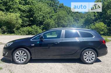 Універсал Opel Astra 2012 в Рівному